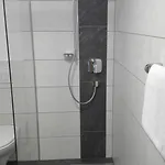 Gaestehaus Hosp 아파트 로이테